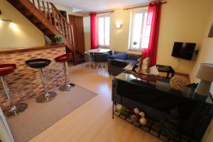a living room with a couch and a fireplace at Belle étape Honfleuraise in Honfleur