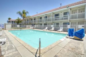 a swimming pool in front of a building at Vagabond Inn Buttonwillow North I-5 in Buttonwillow