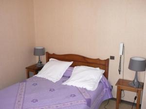Кровать или кровати в номере Hôtel Restaurant du Pont Vieux