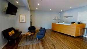 a waiting room with a reception desk and chairs at El Royale Gardens Near Universal Studios in Los Angeles