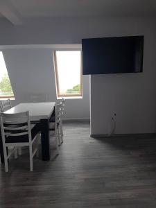 TV a/nebo společenská místnost v ubytování Guest House Evtimov