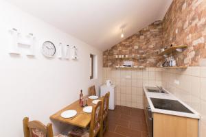 Køkken eller tekøkken på House Paklenica Stone I