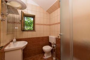 Et badeværelse på House Paklenica Stone I