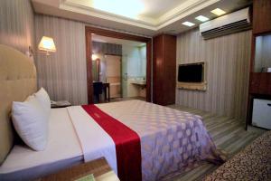 TV a/nebo společenská místnost v ubytování Spring City Motel