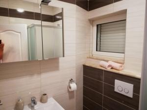 Koupelna v ubytování Apartmani Karla + 37 fotografií