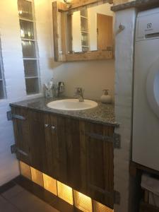 Koupelna v ubytování Æbelø-guidens B&B