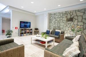 Posezení v ubytování Odyssey Hotel