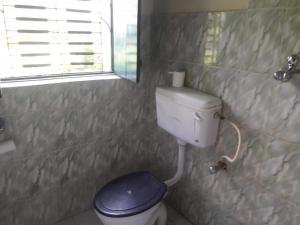 A bathroom at Wild Planet Eco Retreat