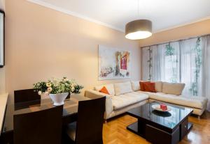A seating area at Acropolis Stylish Suite