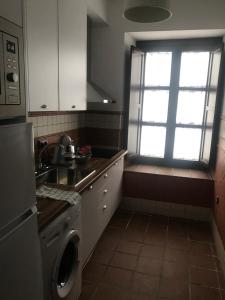 Kuchyň nebo kuchyňský kout v ubytování Apartamento Completo Santa Marina