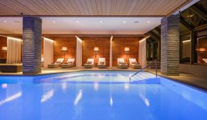 Bazén v ubytování Hotel Piz Buin Klosters nebo v jeho okolí