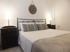 Ein Bett oder Betten in einem Zimmer der Unterkunft Hotel Pilalidis