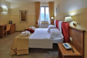 Postel nebo postele na pokoji v ubytování Hotel & Terme Bagni di Lucca