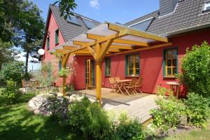 Gallery image of Ferienhaus Utkiek Soe - Terrasse, Garten, strandnah in Thiessow