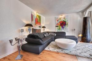 a living room with a couch and a table at Haus Kieferngrund in Ahlbeck