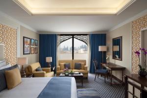 Khu vực ghế ngồi tại Al Najada Doha Hotel by Tivoli