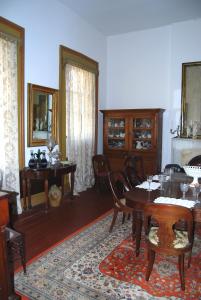 Posezení v ubytování Glenfield Plantation Historic Antebellum Bed and Breakfast