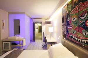 Postel nebo postele na pokoji v ubytování Link Hotel & Hub By Dan Hotels + 37 fotografií