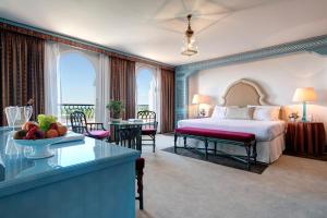Postel nebo postele na pokoji v ubytování Hotel Excelsior Venice