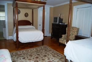 Postel nebo postele na pokoji v ubytování Glenfield Plantation Historic Antebellum Bed and Breakfast