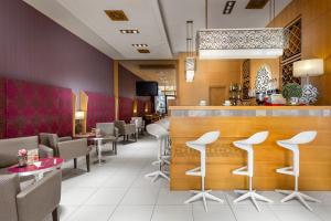 The lounge or bar area at Marmara Hotel Budapest