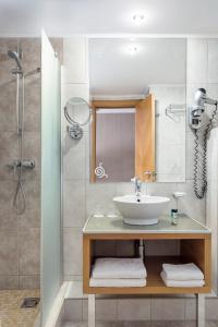 Kylpyhuone majoituspaikassa Marmara Hotel Budapest