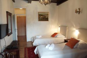 a hotel room with two beds and a television at Pokoje Gościnne Dom Literatury in Warsaw