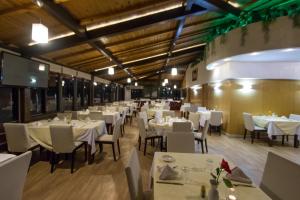 Restaurace v ubytování Zahrat Al Jabal