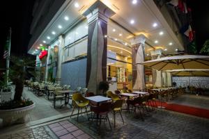 Restaurace v ubytování Zahrat Al Jabal