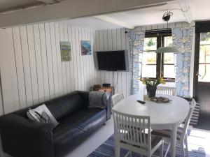 Posezení v ubytování Tuvagård B&B Vindhästar