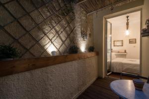 A bed or beds in a room at Acro&Polis