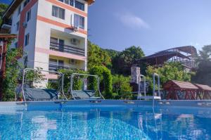a large swimming pool in front of a building at Casa Ana Serena in Eşelniţa
