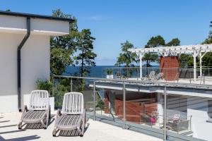 里沃的住宿－Apartament Klifowa z widokiem na morze i basenem，相簿中的一張相片