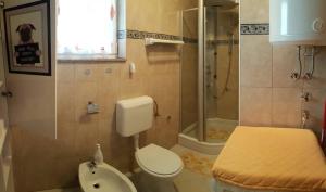 Ein Badezimmer in der Unterkunft Apartman Leon