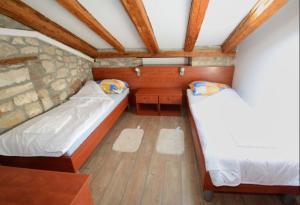 A bed or beds in a room at Vila Materada Poreč