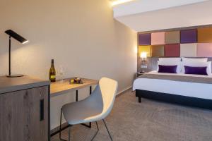 Postel nebo postele na pokoji v ubytování Mercure Budapest Korona