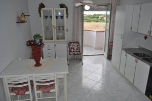 A kitchen or kitchenette at La casetta di Amélie