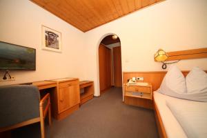 Postel nebo postele na pokoji v ubytování Hotel-Café Perner