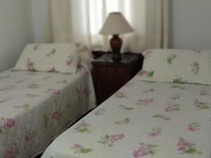 Postel nebo postele na pokoji v ubytování Hotel Crown