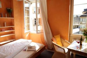 Posteľ alebo postele v izbe v ubytovaní Le Café-Hôtel de L'Aubier