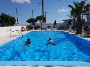 Bazén v ubytování Alkyon Hotel nebo v jeho okolí