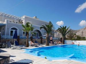 Bazén v ubytování Alkyon Hotel nebo v jeho okolí