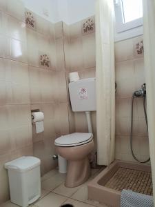 Koupelna v ubytování Alkyon Hotel