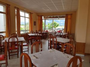 A restaurant or other place to eat at Hostal Orly