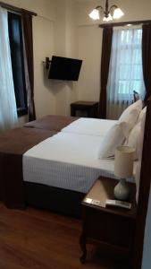 A bed or beds in a room at Zagnospasa Konaklari