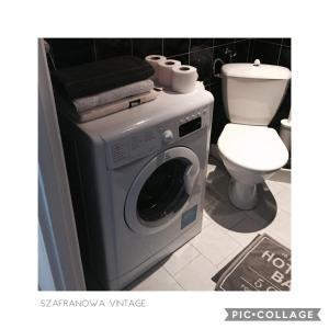 グディニャにあるSzafranowa Vintageのバスルーム(洗濯機、トイレ付)