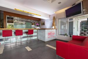 TV a/nebo společenská místnost v ubytování Dream Hotel