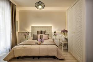 a bedroom with a large bed and a desk at Luxor e Cairo The Beach Resort in Lido di Jesolo