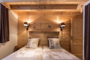 En eller flere senge i et værelse på Chalet Atelier Chalet Chamonix