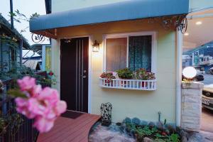 a house with a window with potted plants on it at David's House in Fanlu